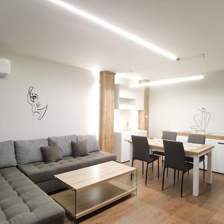 Diana Apartment ルセ エクステリア 写真